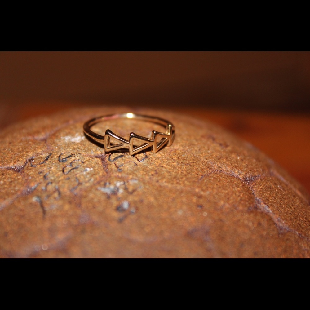 Lauren Conrad Arrow Ring (Size 8)